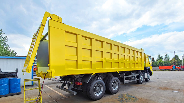 Sinotruk Howo 8x4 Tipper Truck for Sale Price in Angola